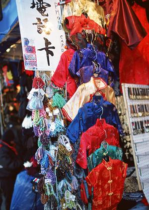 2025年最新版：ジップアップパーカーの選び方とコーディネート完全ガイド